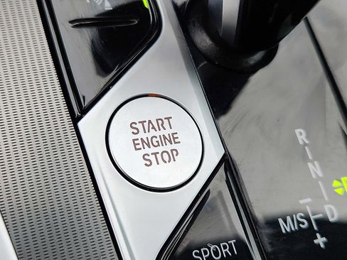 Used 2023 BMW X6 xDrive40i w/ M Sport Package image 23