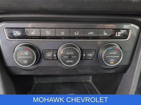 Used 2021 Volkswagen Tiguan SE FWD image 18
