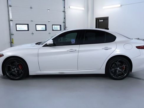 Used 2018 Alfa Romeo Giulia Ti Sport w/ Quick Order Package 22S Sport AWD/4WD image 4