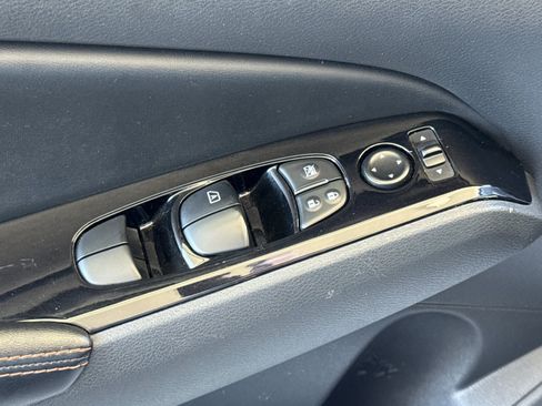 Used 2024 Nissan Altima 2.5 SR FWD image 14