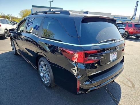 New 2026 Honda Odyssey Touring image 4