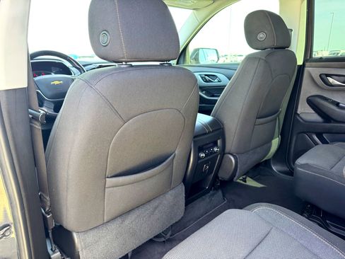 Used 2020 Chevrolet Traverse LT image 18