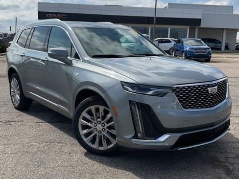 Used 2023 Cadillac XT6 Premium Luxury w/ Technology Package image 2