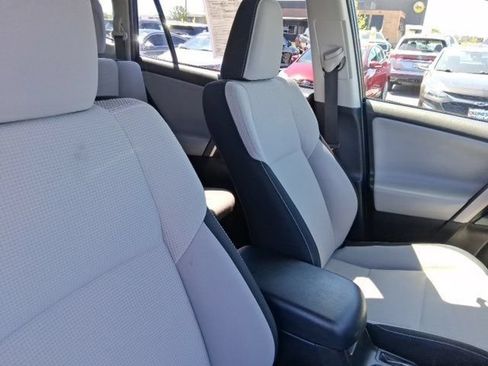 Used 2018 Toyota RAV4 XLE AWD/4WD image 11