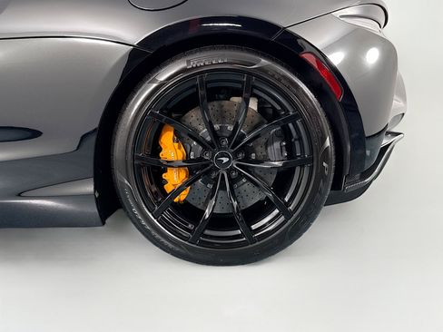 Used 2023 McLaren Artura RWD image 1