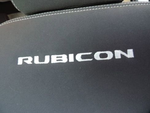 Used 2018 Jeep Wrangler Unlimited Rubicon w/ Connectivity Group image 22