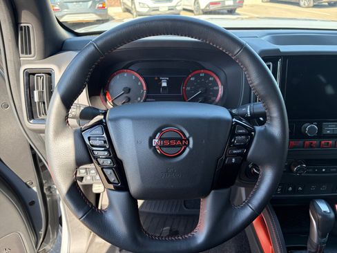 Used 2025 Nissan Frontier PRO-4X w/ Pro Convenience Package AWD/4WD image 9