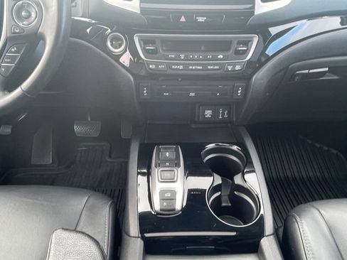 Used 2018 Honda Pilot Touring image 11