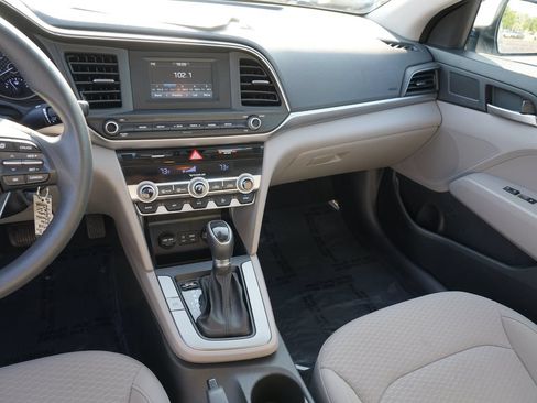 Used 2020 Hyundai Elantra SE FWD image 21