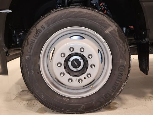 New 2026 Ford F450 XL w/ XL Chrome Package image 26