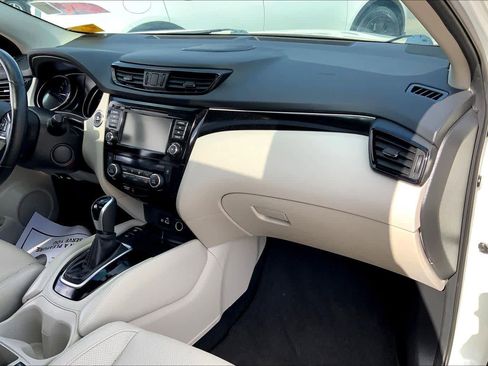 Used 2019 Nissan Rogue Sport SL w/ Premium Package image 17