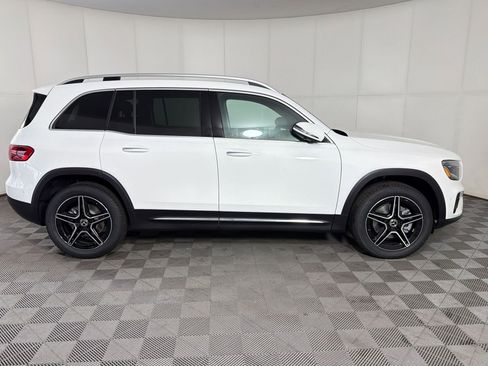 Used 2026 Mercedes-Benz GLB 250 4MATIC image 8