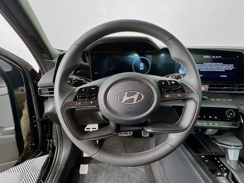 Certified 2025 Hyundai Elantra SEL image 10