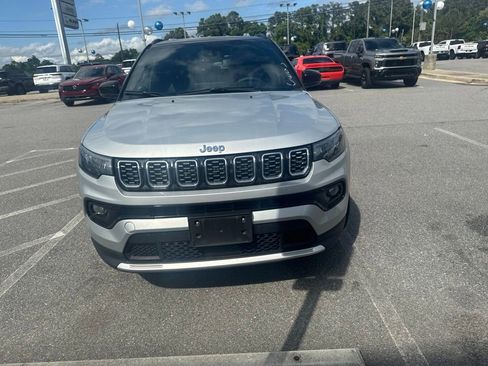 Used 2025 Jeep Compass Limited AWD/4WD image 2