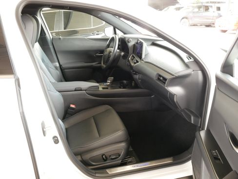 Certified 2025 Lexus UX 300h FWD w/ Accessory Package (Z2) image 10