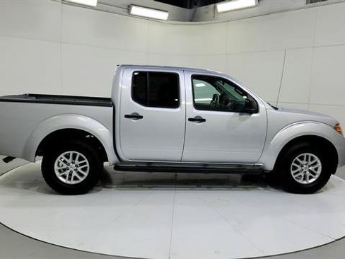 Used 2016 Nissan Frontier SV RWD image 9