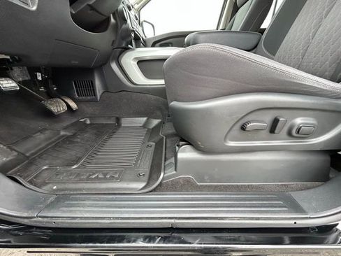 Used 2024 Nissan Titan SV w/ SV Convenience Package AWD/4WD image 28