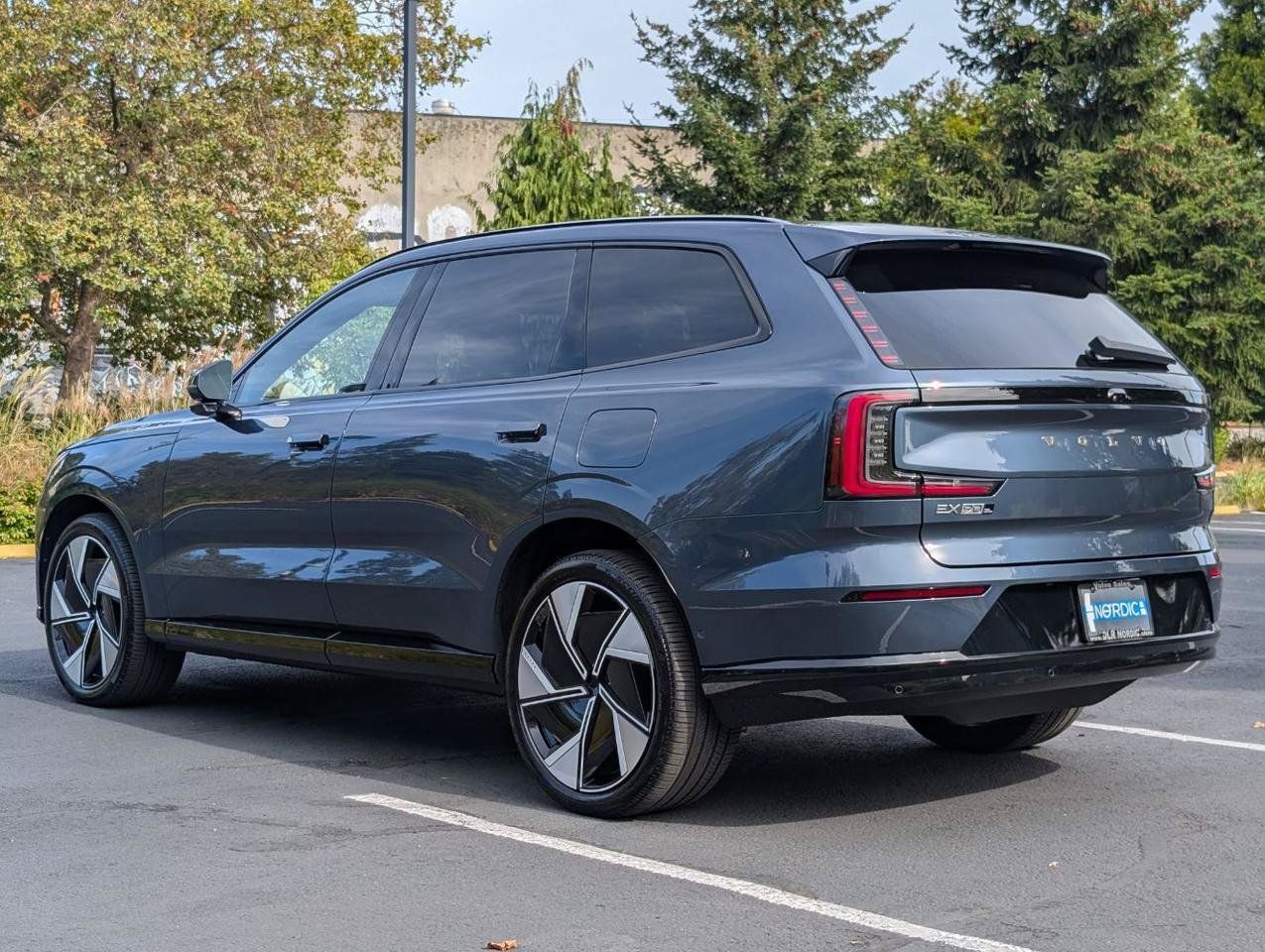 Used 2025 Volvo EX90 Ultra AWD/4WD image 5