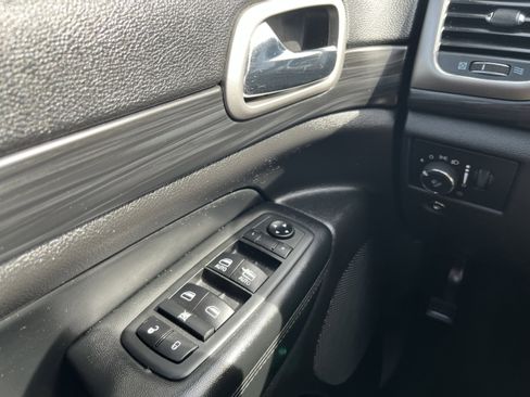 Used 2020 Jeep Grand Cherokee Altitude image 19