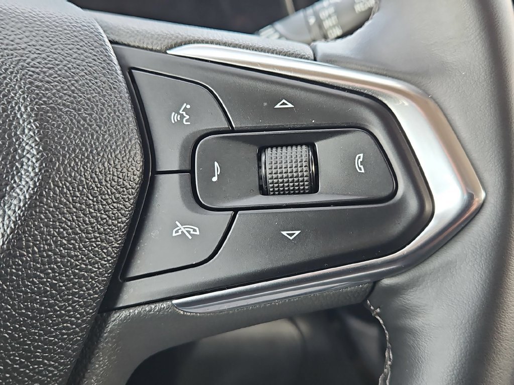 Used 2025 Chevrolet Trax LT w/ LT Convenience Package FWD image 22