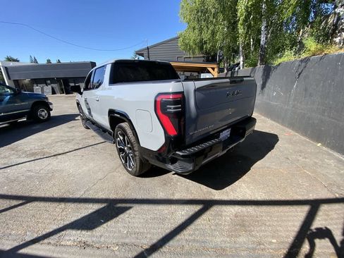 Used 2025 GMC Sierra EV Denali AWD/4WD image 4