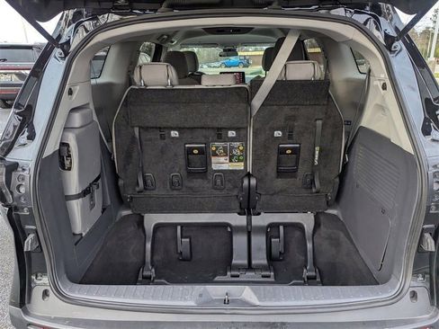 Used 2024 Toyota Sienna LE image 17