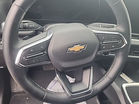 Used 2025 Chevrolet Equinox LT image 5