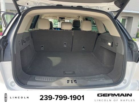 Used 2025 Lincoln Nautilus Premier image 16