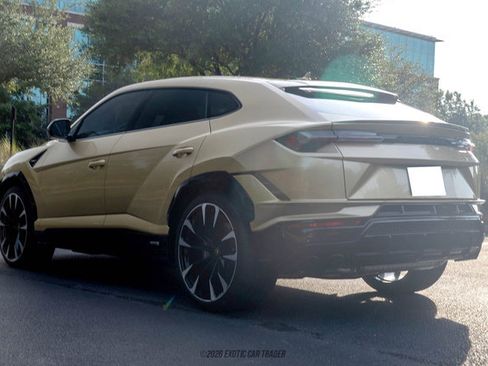 Used 2024 Lamborghini Urus S AWD/4WD image 6