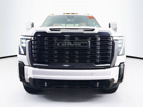 Used 2024 GMC Sierra 2500 Denali Ultimate AWD/4WD image 6