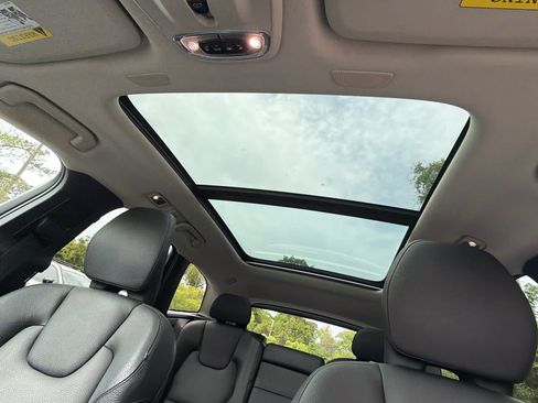 Used 2019 Volvo XC60 T6 Momentum image 27