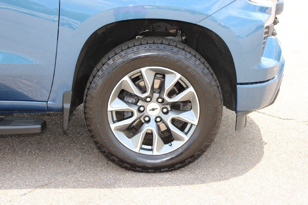 Used 2024 Chevrolet Silverado 1500 RST w/ Z71 Off-Road Package AWD/4WD image 6