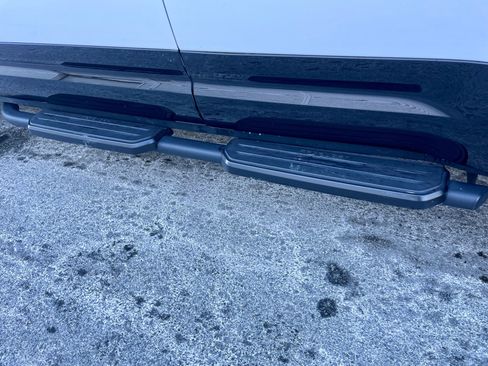 Used 2025 Land Rover Defender 110 X-Dynamic SE image 37