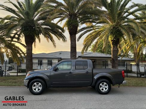 Used 2010 Nissan Frontier SE image 8