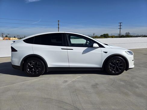 Used 2022 Tesla Model X Plaid image 2