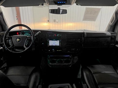 Used 2017 Chevrolet Express 2500 Extended RWD image 16