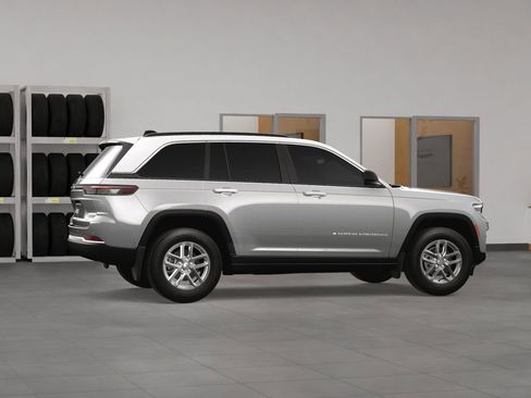New 2025 Jeep Grand Cherokee Laredo X w/ Luxury Tech Group I image 5
