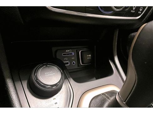 Used 2015 Jeep Cherokee Limited image 34