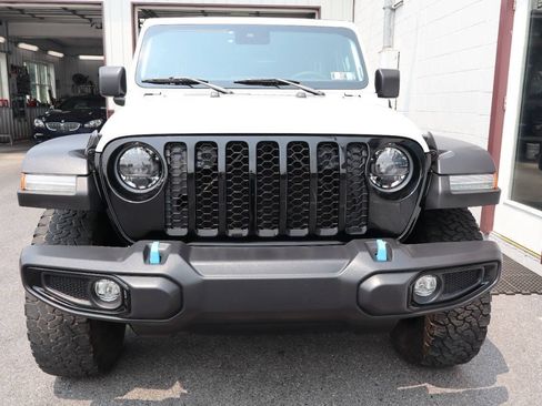 Used 2024 Jeep Wrangler Unlimited AWD/4WD image 2