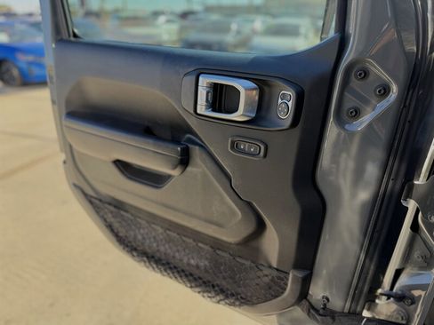 Used 2021 Jeep Gladiator Mojave w/ Safety Group image 11