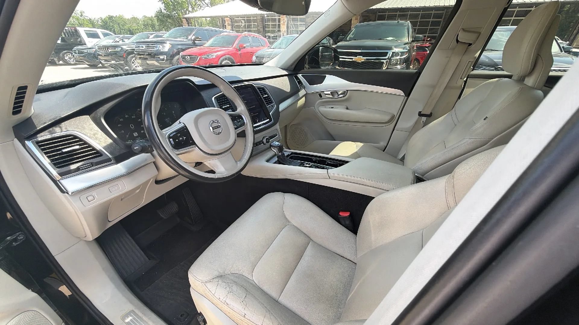 Used 2017 Volvo XC90 T6 Momentum w/ Vision Package AWD/4WD image 7