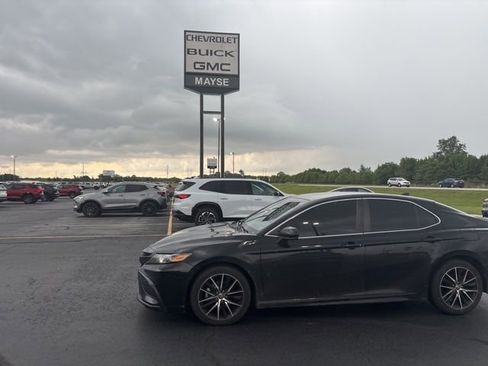 Used 2021 Toyota Camry SE FWD image 2
