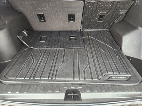 Used 2022 Chevrolet Equinox RS w/ RS Leather Package FWD image 35