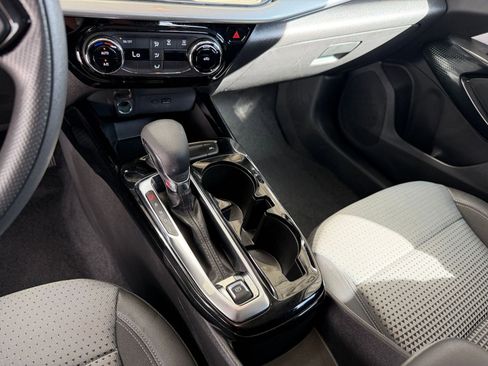 Used 2025 Chevrolet Trax LT image 39