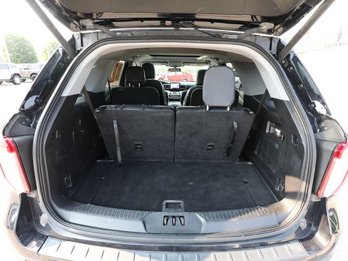 Used 2021 Ford Explorer XLT w/ Equipment Group 202A AWD/4WD image 6