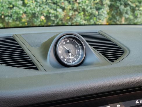 Certified 2024 Porsche Macan image 25