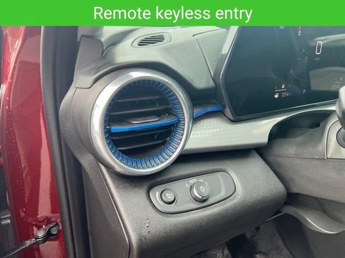 Certified 2025 Chevrolet Trax LT w/ LT Convenience Package FWD image 19