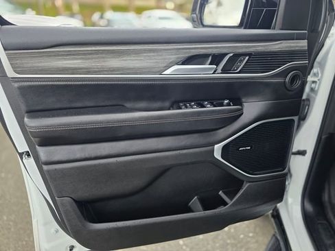 Used 2024 Jeep Wagoneer L Series II w/ Flexible Seating Group RWD image 23