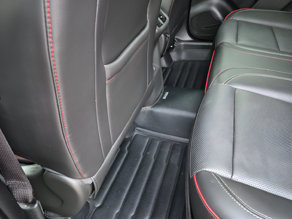 Used 2023 Buick Envision Essence w/ Sport Touring Package FWD image 32
