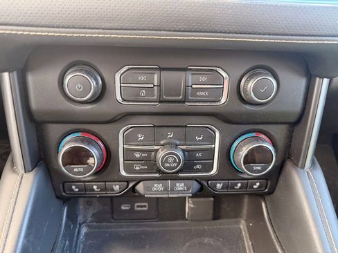 Used 2021 Chevrolet Tahoe Premier w/ Premium Package image 12